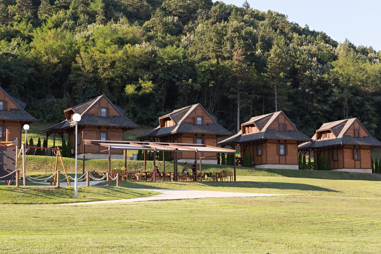 Etno Naselje Vrdnicka Kula Bed & Breakfast Vrdnik Exterior photo